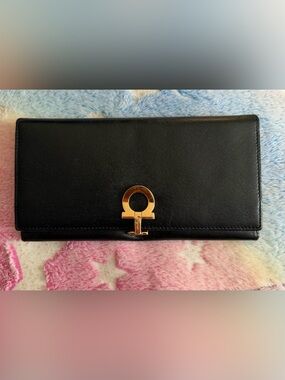 Authentic Ferragamo Black Leather Women's Long Clasp Wallet